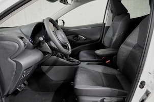 Vehicle image TOYOTA Yaris 1.5 VVT-i HSD Trend