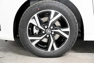 Vehicle image TOYOTA Yaris 1.5 VVT-i HSD Trend