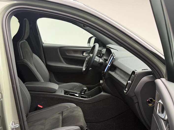 Vehicle image VOLVO XC40