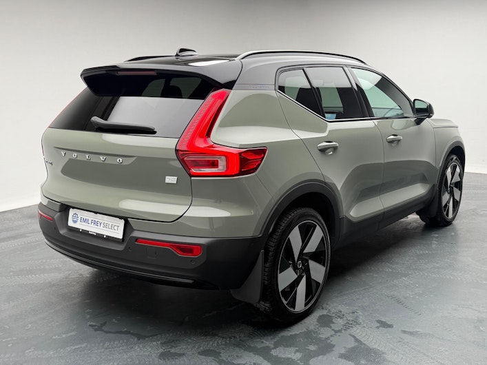 Vehicle image VOLVO XC40