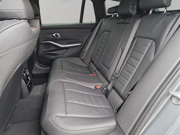 BMW 320d xDrive 48V Touring Steptronic M Sport