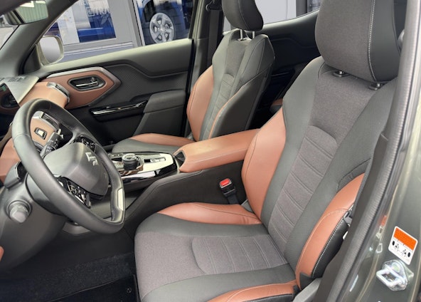 Vehicle image 8 Vehicle image 8