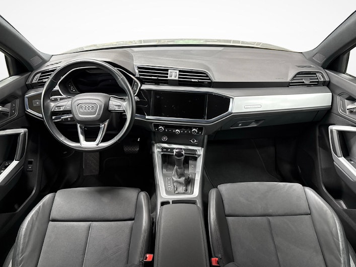 Vehicle image AUDI Q3