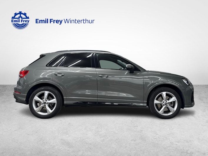 Vehicle image AUDI Q3