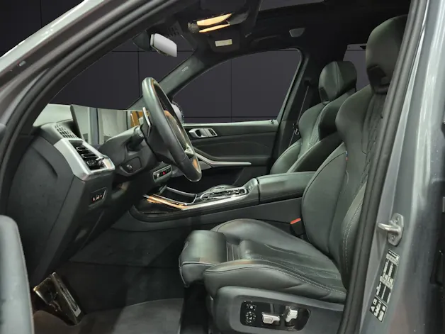 BMW X7 M60i