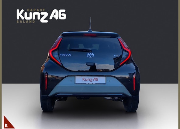 Vehicle image 4 Vehicle image 4