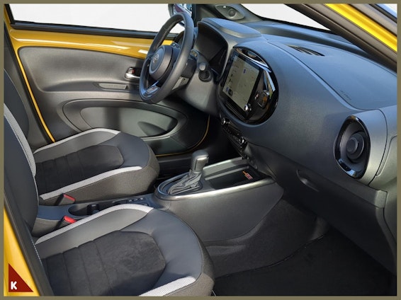 Vehicle image 17 Vehicle image 17