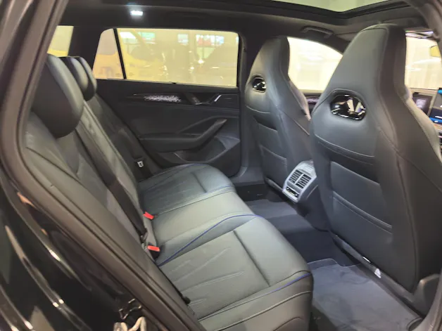 VW Passat Variant 2.0 TSI R-Line  DSG 4motion