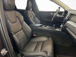 Vehicle image VOLVO XC60 2.0 B4 MH Core