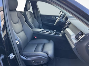 Vehicle image VOLVO XC60 2.0 B4 MH Core