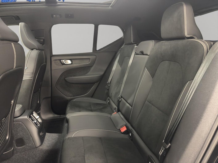 Vehicle image VOLVO XC40