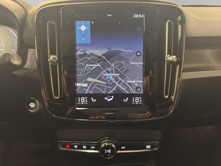 Vehicle image VOLVO XC40