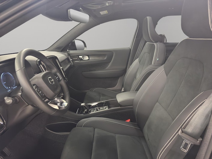 Vehicle image VOLVO XC40