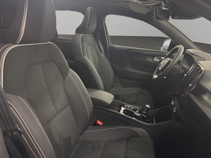 Vehicle image VOLVO XC40