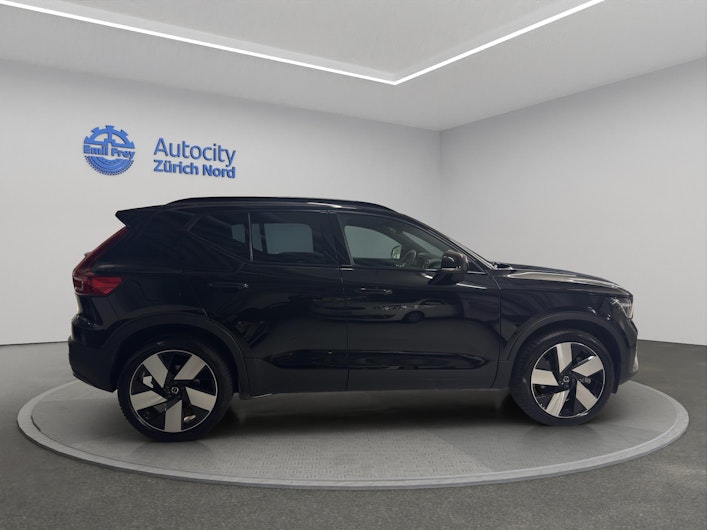 Vehicle image VOLVO XC40