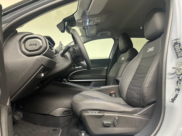 Vehicle image JEEP AVENGER