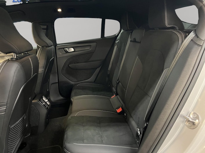 Vehicle image VOLVO C40