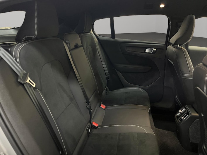 Vehicle image VOLVO C40