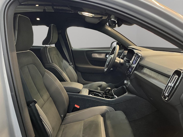 Vehicle image VOLVO C40