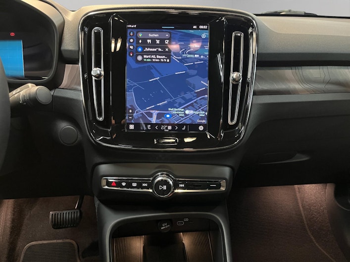 Vehicle image VOLVO C40