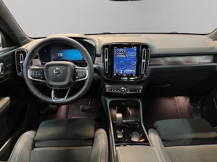 Vehicle image VOLVO C40