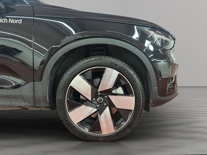 Vehicle image VOLVO C40