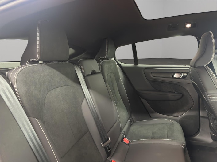 Vehicle image VOLVO C40