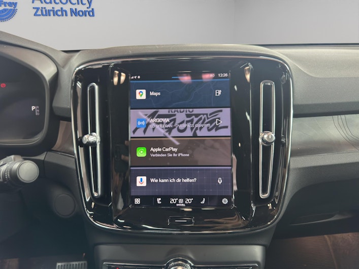 Vehicle image VOLVO C40