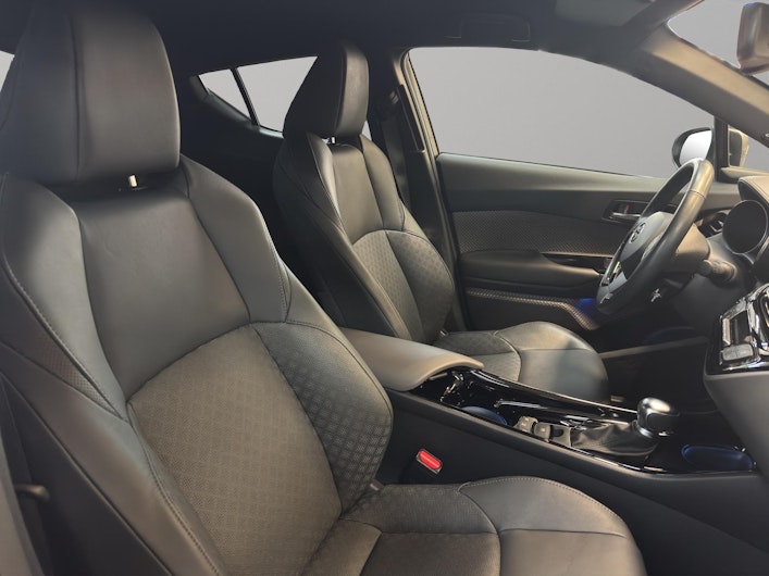 Vehicle image TOYOTA C-HR