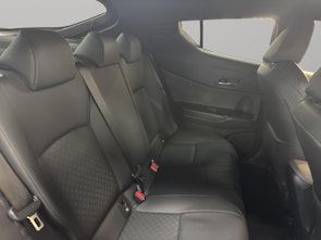 Vehicle image TOYOTA C-HR 2.0 VVTi HSD Premium