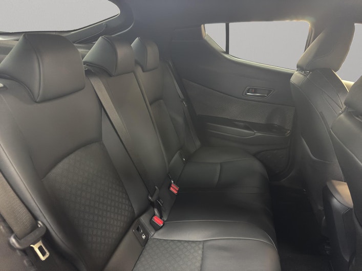 Vehicle image TOYOTA C-HR