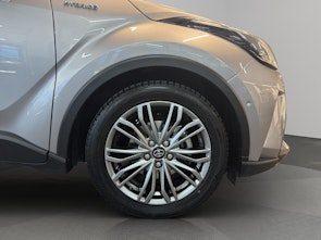 Vehicle image TOYOTA C-HR 2.0 VVTi HSD Premium