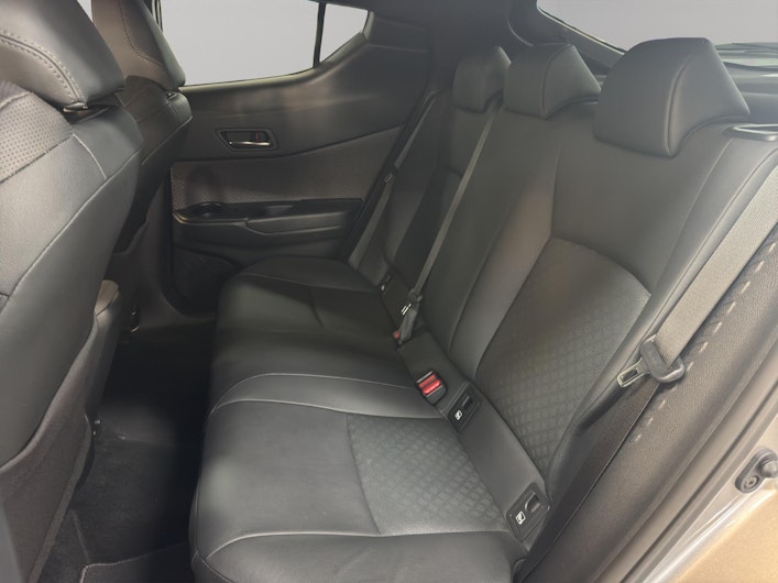 Vehicle image TOYOTA C-HR