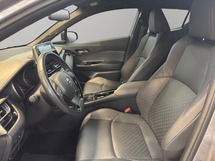 Vehicle image TOYOTA C-HR
