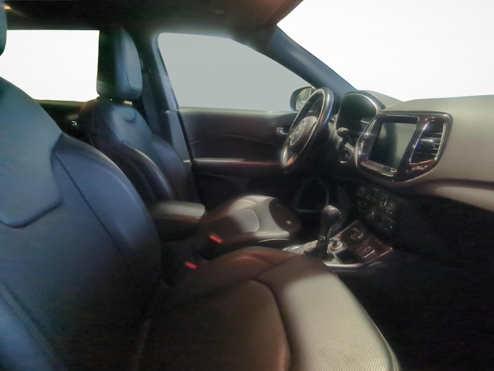 Vehicle image JEEP COMPASS