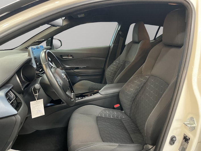 Vehicle image TOYOTA C-HR