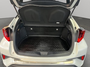 Vehicle image TOYOTA C-HR 2.0 VVTi HSD Trend