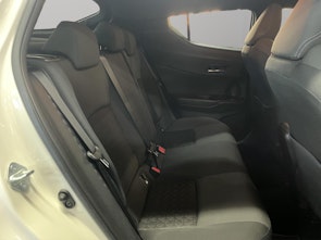 Vehicle image TOYOTA C-HR 2.0 VVTi HSD Trend