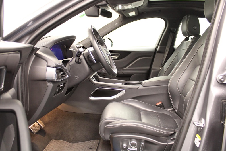 immagine del veicolo JAGUAR F-PACE