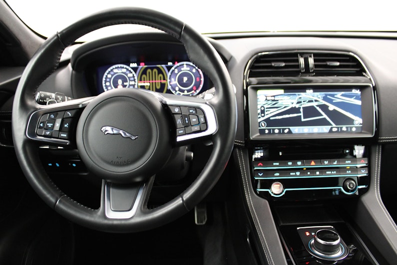 immagine del veicolo JAGUAR F-PACE