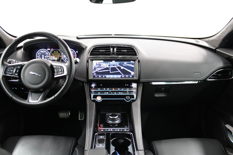 immagine del veicolo JAGUAR F-PACE