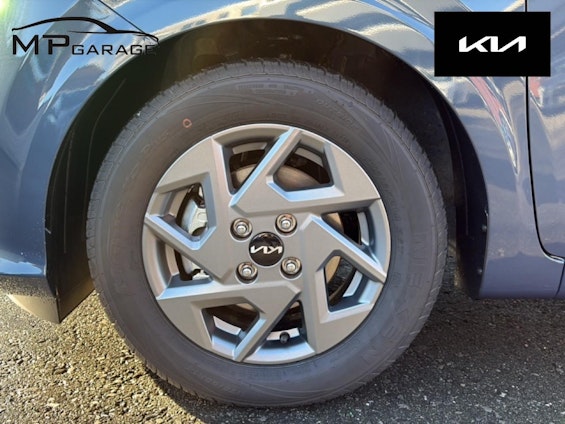 Vehicle image 14 Vehicle image 14