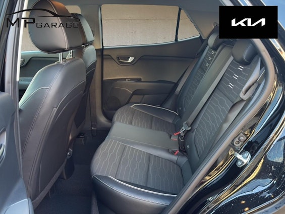 Vehicle image 14 Vehicle image 14