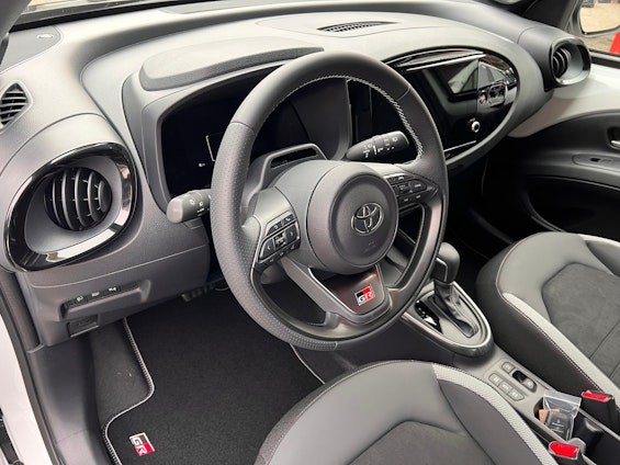 Vehicle image 7 Vehicle image 7