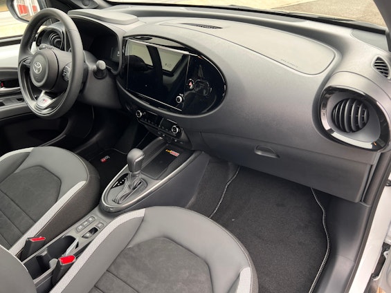 Vehicle image 13 Vehicle image 13