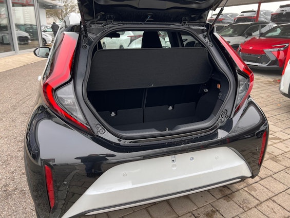 Vehicle image 6 Vehicle image 6