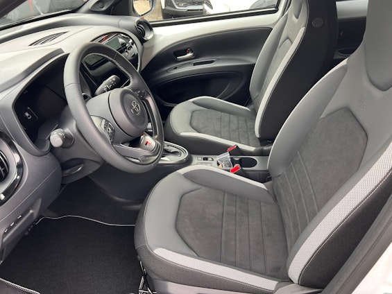 Vehicle image 8 Vehicle image 8