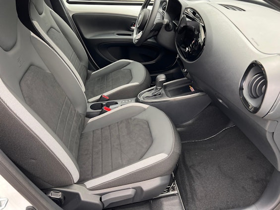 Vehicle image 12 Vehicle image 12