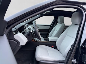 Vehicle image LAND ROVER Range Rover Velar 2.0 P400e Dynamic SE