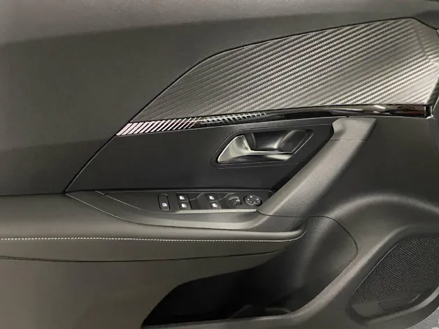 Peugeot 2008 1.2 Hybrid 145 Allure Premium